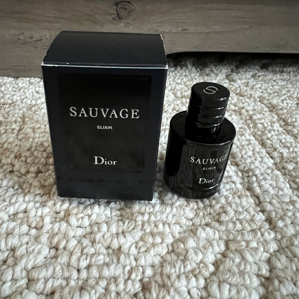 Dior Sauvage Elixir mini 7.5 ml Sophisticated Black Bottle with Signature Cap
